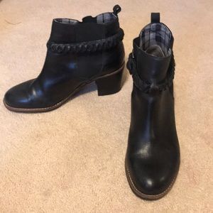 Sperry "Liberty" leather round toe heeled boot 9M